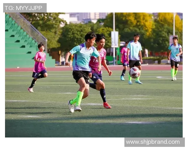 足球小狮子勇闯世界赛场展现青春风采与团队精神的精彩旅程